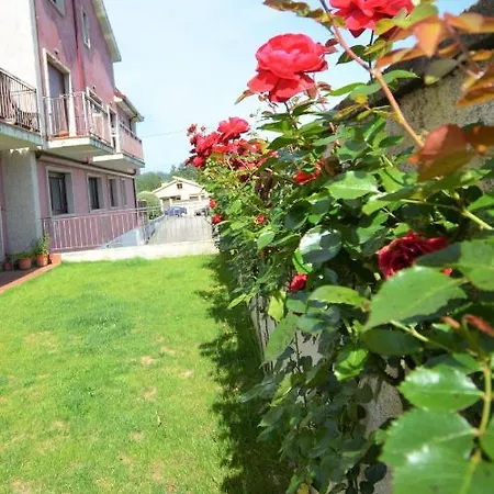 Apartamento Con Piscina En El Entorno De *