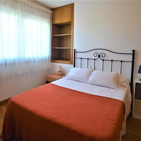 Apartamento Con Piscina En El Entorno De *